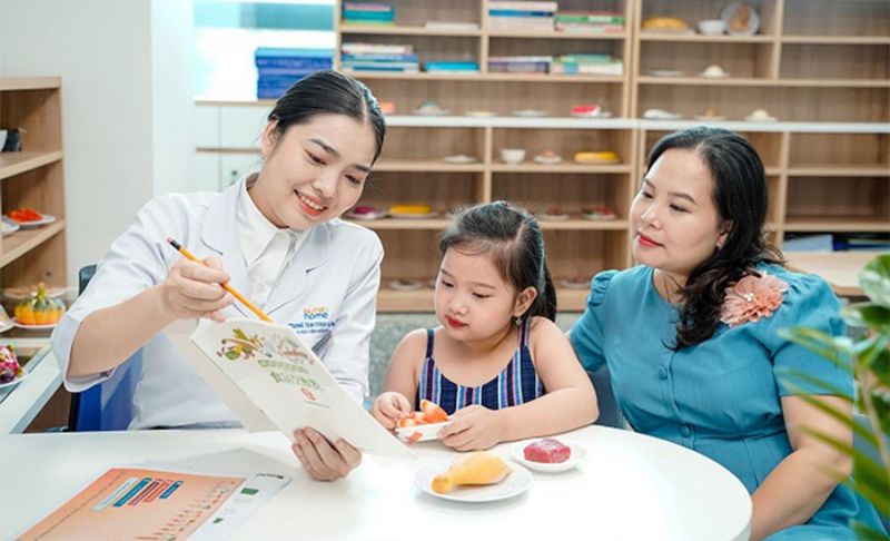 Vì vậy, vai trò của những bữa ăn hợp lý, đủ chất rất quan trọng và cần được bố mẹ đặc biệt quan tâm