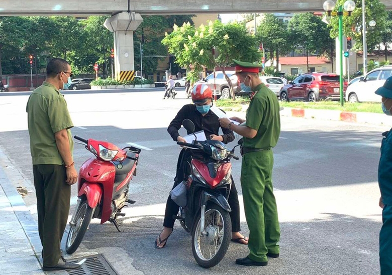 Công an thành phố Hà Nội kêu gọi mọi người dân hãy chung sức, đồng lòng, khắc phục khó khăn, cùng nhau chống dịch