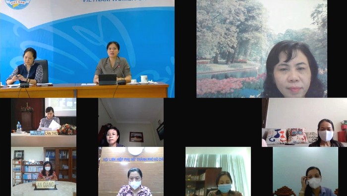 Chủ tịch Hội LHPN Việt Nam Hà Thị Nga (thứ hai phía trên từ trái ảnh qua) đang nắm tình hình dịch bệnh và hoạt động của các cấp Hội LHPN các tỉnh, thành phía Nam