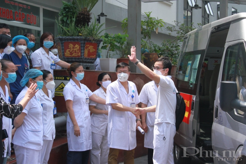 Đánh giá cao tinh thần xung phong, tự nguyện của các y bác sĩ lên đường chi viện cho miền Nam, lãnh đạo BV Hữu Nghị mong muốn tất cả các anh em phát huy tinh thần tuổi trẻ và mang tình cảm, tinh thần của BV Hữu Nghị đến với nhân dân miền Nam, chung tay cùng đồng bào dập dịch thành công. Đánh giá cao tinh thần xung phong, tự nguyện của các y bác sĩ lên đường chi viện cho miền Nam, lãnh đạo BV Hữu Nghị mong muốn tất cả các anh em phát huy tinh thần tuổi trẻ và mang tình cảm, tinh thần của BV Hữu Nghị đến với nhân dân miền Nam, chung tay cùng đồng bào dập dịch thành công.