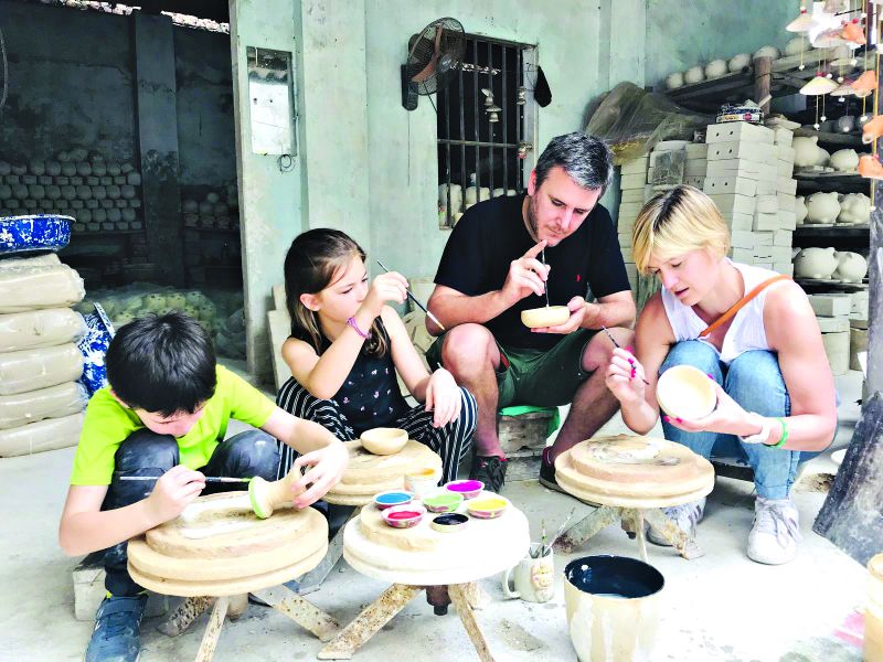 Làng nghề Hà Nội cần một bước phát triển đột phá trong xây dựng công nghiệp văn hóa Làng nghề Hà Nội cần một bước phát triển đột phá trong xây dựng công nghiệp văn hóa
