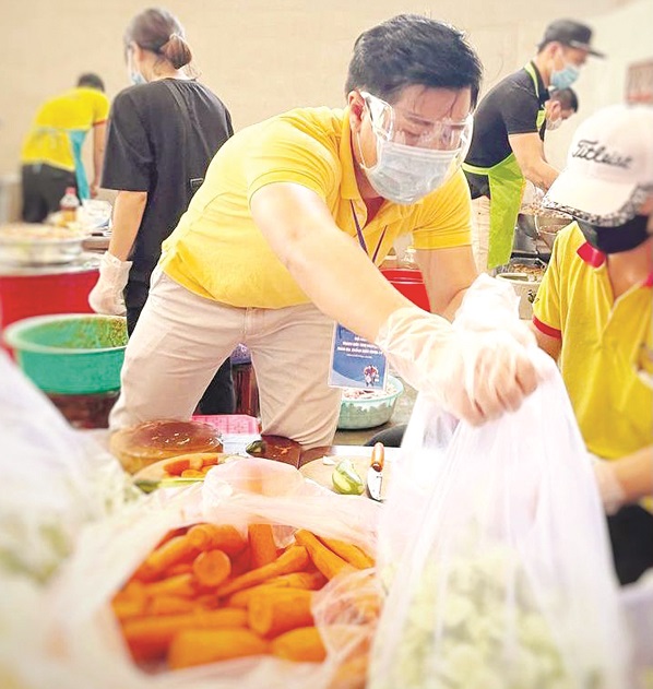 Hơn bao giờ hết thấm thía hai chữ “chia sẻ” - ảnh 2