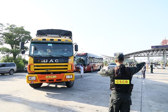 Sở GTVT Hà Nội yêu cầu toàn bộ người trên phương tiện vận chuyển phải có giấy chứng nhận kết quả xét nghiệm âm tính với SARS-COV-2 và khai báo y tế trong suốt hành trình.