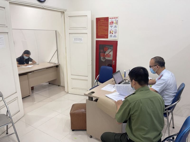 Thanh tra Sở Thông tin và Truyền thông Hà Nội phối hợp với Phòng An ninh mạng và phòng chống tội phạm sử dụng công nghệ cao - Công an Thành phố Hà Nội đã xử phạt vi phạm hành chính các cá nhân Thanh tra Sở Thông tin và Truyền thông Hà Nội phối hợp với Phòng An ninh mạng và phòng chống tội phạm sử dụng công nghệ cao - Công an Thành phố Hà Nội đã xử phạt vi phạm hành chính các cá nhân