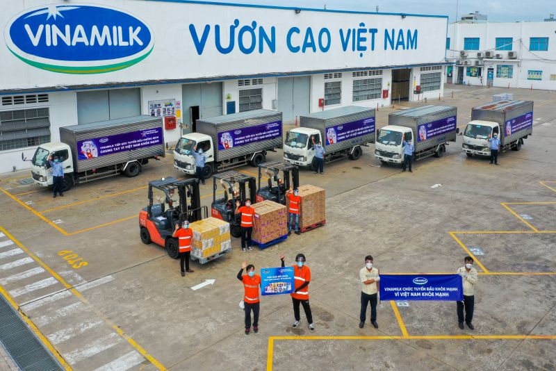 Các chuyến xe với thông điệp “Tuyến đầu khỏe mạnh, vì Việt Nam khỏe mạnh” đã đồng loạt khởi hành mang món quà của nhân viên Vinamilk gửi đến tuyến đầu Các chuyến xe với thông điệp “Tuyến đầu khỏe mạnh, vì Việt Nam khỏe mạnh” đã đồng loạt khởi hành mang món quà của nhân viên Vinamilk gửi đến tuyến đầu