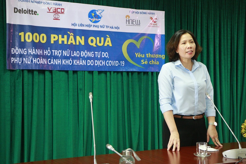 Chủ tịch Hội LHPN Hà Nội Lê Kim Anh khẳng định, với tinh thần trách nhiệm, tình cảm yêu thương, Hội sẽ chuyển 1000 suất quà tới tận tay các phụ nữ khó khăn trên địa bàn Chủ tịch Hội LHPN Hà Nội Lê Kim Anh khẳng định, với tinh thần trách nhiệm, tình cảm yêu thương, Hội sẽ chuyển 1000 suất quà tới tận tay các phụ nữ khó khăn trên địa bàn