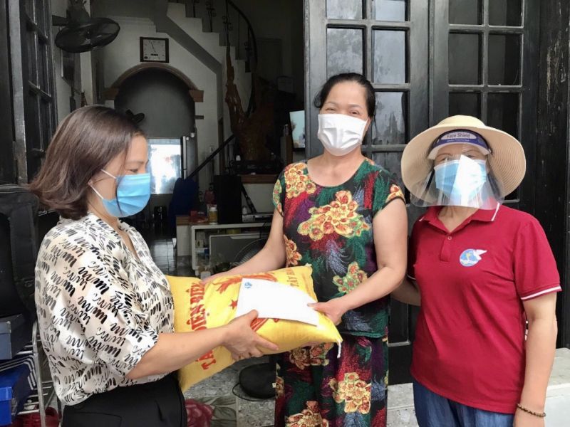 Trong các hoạt động phòng, chống dịch Covid-19, Hội LHPN quận Hà Đông luôn chú trọng, quan tâm tới đối tượng phụ nữ khó khăn, yếu thế và có hỗ trợ kịp thời, nhằm 