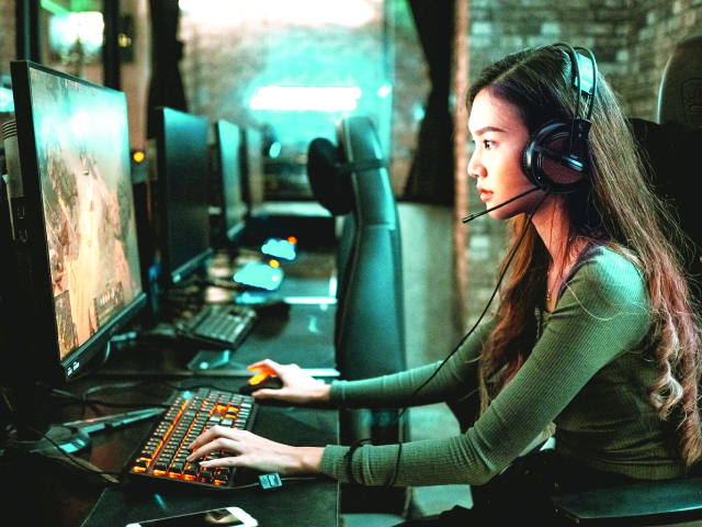 Shu Faye Wong, một streamer trên nền tảng Twitch từ Malaysia, dành từ 4-8 giờ mỗi ngày để chơi game và phát trực tiếp với người hâm mộ. Shu Faye Wong, một streamer trên nền tảng Twitch từ Malaysia, dành từ 4-8 giờ mỗi ngày để chơi game và phát trực tiếp với người hâm mộ.