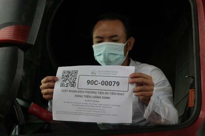 Thẻ ưu tiên nhận diện phương tiện kèm mã QR để di chuyển  Thẻ ưu tiên nhận diện phương tiện kèm mã QR để di chuyển