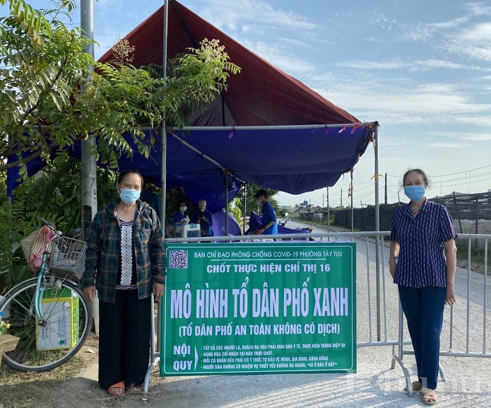 Chị em tích cực tham gia mô hình tổ dân phố xanh Chị em tích cực tham gia mô hình tổ dân phố xanh
