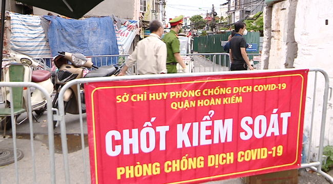 Hà Nội yêu cầu người dân xuất trình thêm lịch trực, lịch làm việc khi đi ra ngoài