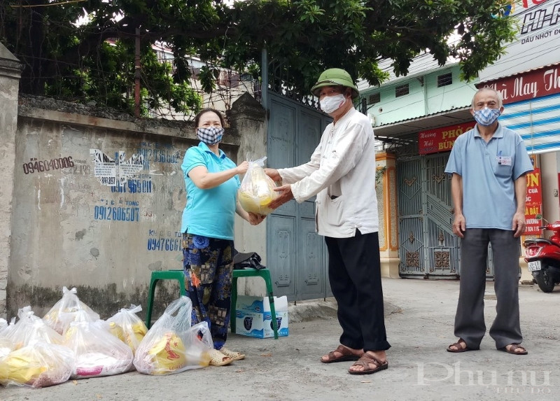Hội LHPN quận Hoàng Mai với chương trình "Rau sạch 0 đồng - Ai cần cứ lấy, mỗi người 1 bó" - ảnh 7