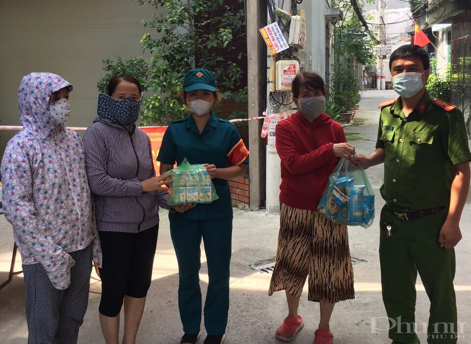 Hội LHPN quận Hoàng Mai với chương trình "Rau sạch 0 đồng - Ai cần cứ lấy, mỗi người 1 bó" - ảnh 6