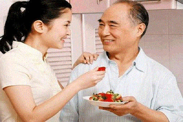 Bí quyết hạnh phúc dành cho hôn nhân lệch tuổi - ảnh 1