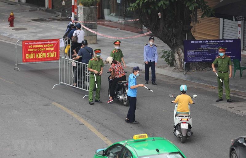 Hà Nội quản lý giấy đi đường nhằm ngăn chặn dịch bùng phát, bảo vệ tính mạng nhân dân Hà Nội quản lý giấy đi đường nhằm ngăn chặn dịch bùng phát, bảo vệ tính mạng nhân dân