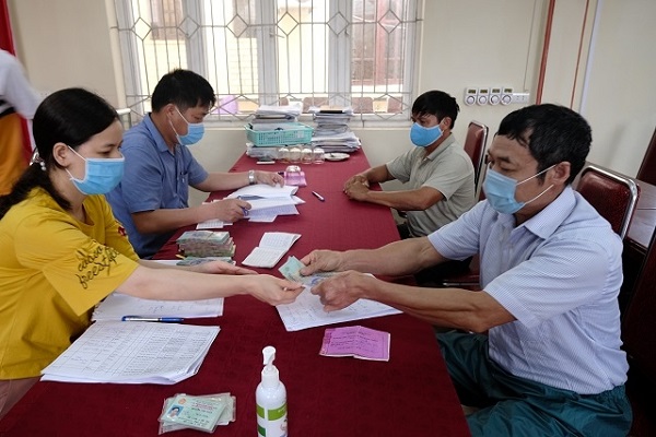 Nhiều địa phương đã có cách làm sáng tạo để tiền chi trả hỗ trợ đến tay người lao động nhanh chóng và thuận lợi nhất. Ảnh minh họa Nhiều địa phương đã có cách làm sáng tạo để tiền chi trả hỗ trợ đến tay người lao động nhanh chóng và thuận lợi nhất. Ảnh minh họa