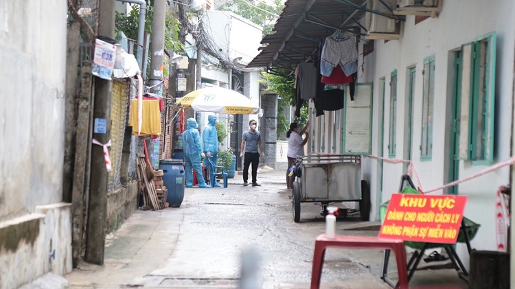 TP Hồ Chí Minh phong tỏa các nơi ở của các bệnh nhân mắc COVID-19 để xét nghiệm, truy vết, ngăn chặn dịch bệnh COVID-19. Ảnh: Mạnh Linh TP Hồ Chí Minh phong tỏa các nơi ở của các bệnh nhân mắc COVID-19 để xét nghiệm, truy vết, ngăn chặn dịch bệnh COVID-19. Ảnh: Mạnh Linh