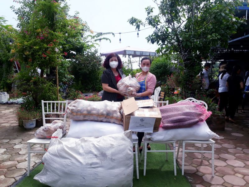 Mang yêu thương gửi tới những bữa cơm trong bếp thiện nguyện