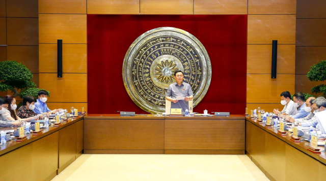 Chủ tịch Quốc hội Vương Đình Huệ phát biểu tại cuộc họp - Ảnh: Quochoi.vn