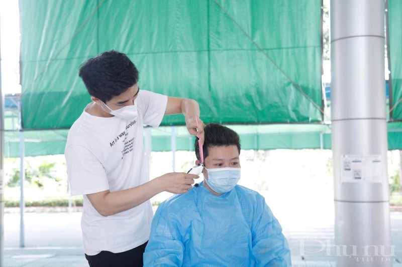 Trong dịch bệnh, các y bác sĩ Bệnh viện K luôn lạc quan để hướng tới những điều tốt đẹp. Trong dịch bệnh, các y bác sĩ Bệnh viện K luôn lạc quan để hướng tới những điều tốt đẹp.