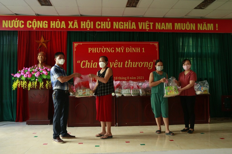 Phường Mỹ Đình 1, quận Nam Từ Liêm: Trao quà hỗ trợ trẻ em bị ảnh hưởng bởi dịch Covid-19 - ảnh 6