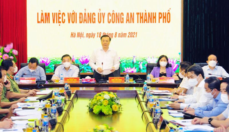 Bí thư Thành ủy Hà Nội Đinh Tiến Dũng chủ trì buổi làm việc giữa Thường trực Thành ủy Hà Nội với Đảng ủy Công an thành phố Hà Nội. Bí thư Thành ủy Hà Nội Đinh Tiến Dũng chủ trì buổi làm việc giữa Thường trực Thành ủy Hà Nội với Đảng ủy Công an thành phố Hà Nội.