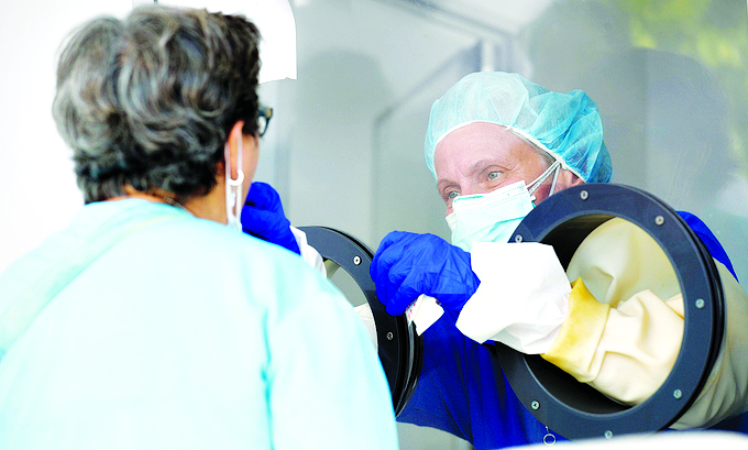 Một điểm xét nghiệm Covid-19 tại Palmetto, bang Florida, Mỹ.