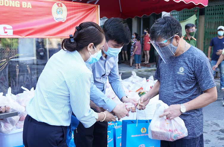 Tại chương trình 