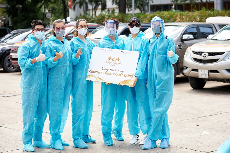 Hành động đẹp của các người đẹp nhận được sự cảm kích của người dân