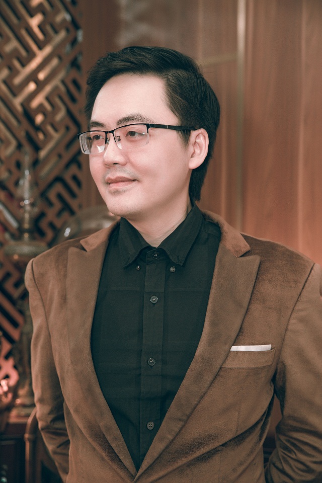 Nam ca sĩ Quang Tú