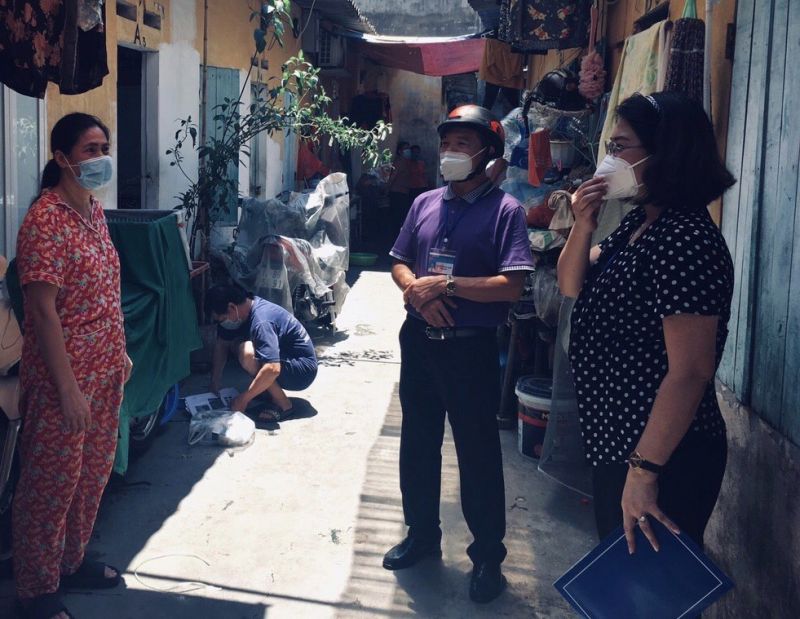 Lãnh đạo phường Mỹ Đình 1 thăm hỏi, động viên người LĐ, chủ nhà trọ