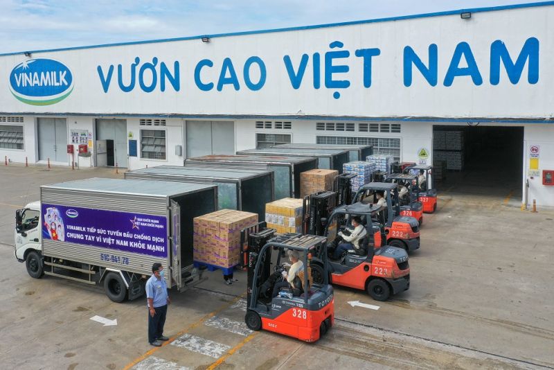 San sẻ khó khăn mùa dịch, Vinamilk trao 45.000 phần quà dinh dưỡng và nhiều hỗ trợ khác cho người tiêu dùng - ảnh 9