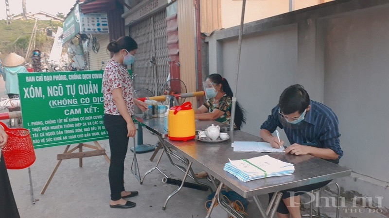 Hội PN các cấp huyện Ba Vì tiếp tục tham gia hỗ trợ các chốt kiểm soát  và Hội PN các cấp huyện Ba Vì tiếp tục tham gia hỗ trợ các chốt kiểm soát  và