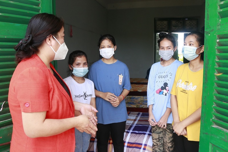 Trực tiếp thăm nơi ở và trò chuyện với các nữ lưu học sinh, đồng chí đại diện hai tổ chức Hội vui mừng vì các em được chăm sóc chu đáo, cuộc sống, học tập diễn ra bình thường