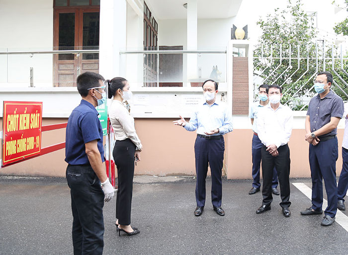 Đoàn công tác kiểm tra tại chốt kiểm soát vùng xanh xã Phù Lỗ, huyện Sóc Sơn Đoàn công tác kiểm tra tại chốt kiểm soát vùng xanh xã Phù Lỗ, huyện Sóc Sơn