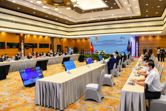 Đoàn đại biểu cấp cao Quốc hội Việt Nam dự lễ bế mạc AIPA-42 tại điểm cầu Hà Nội. Đoàn đại biểu cấp cao Quốc hội Việt Nam dự lễ bế mạc AIPA-42 tại điểm cầu Hà Nội.