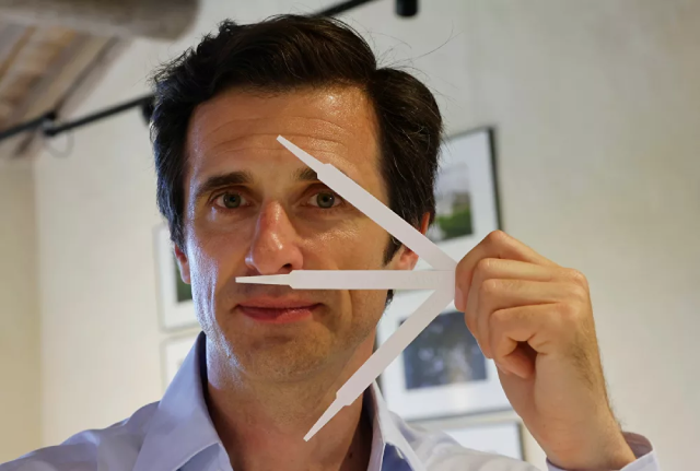 Nhà pha chế nước hoa chính của Chanel, Olivier Polge. Nhà pha chế nước hoa chính của Chanel, Olivier Polge.