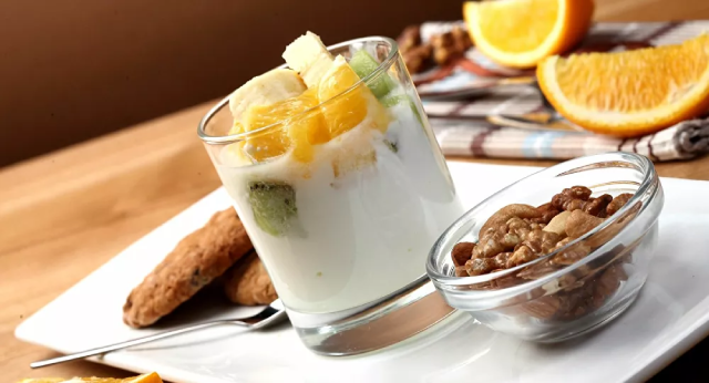 Hạn chế đồ ngọt trước khi ti&ecirc;m chủng.