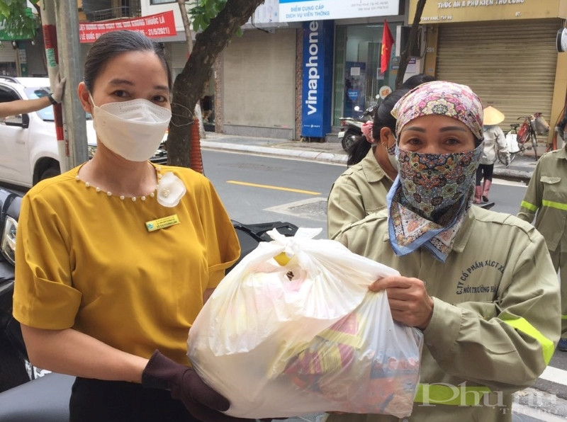 Hội LHPN quận Tây Hồ: Trao rặng 207 suất quà cho nữ công nhân môi trường - ảnh 7