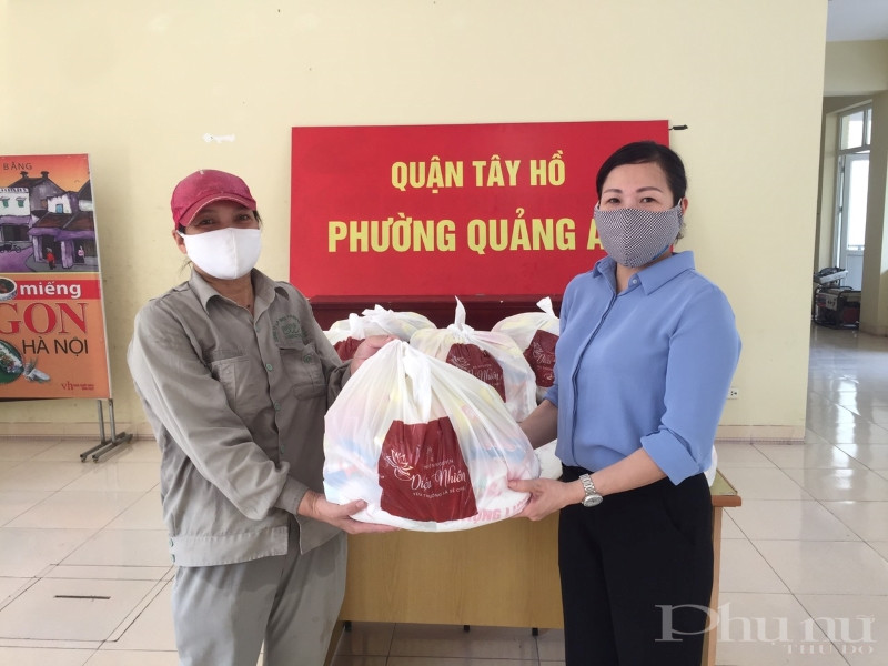Hội LHPN quận Tây Hồ: Trao rặng 207 suất quà cho nữ công nhân môi trường - ảnh 5