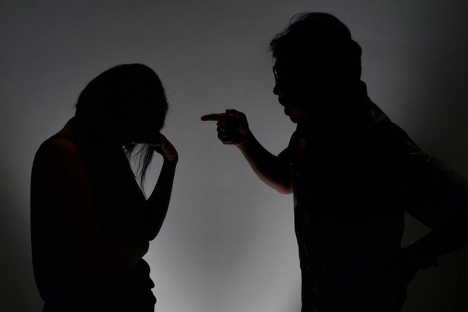 Khi dành giật được người đàn ông đã có gia đình về với mình, cũng là khi cô trở thành nạn nhân bị bạo lực  của anh ta. Khi dành giật được người đàn ông đã có gia đình về với mình, cũng là khi cô trở thành nạn nhân bị bạo lực  của anh ta.