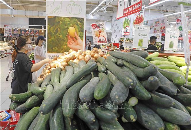 Siêu thị Big C luôn có lượng hàng hóa dồi dào. Ảnh: Trần Việt/TTXVN