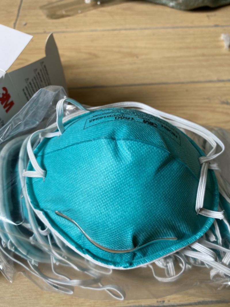 Khẩu trang được cho là giả mạo