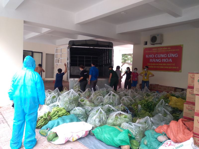 Người dân ủng hộ hơn 4 tấn rau củ tới người dân khu cách ly y tế ở quận Đống Đa - ảnh 6