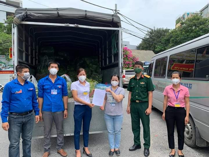 Người dân ủng hộ hơn 4 tấn rau củ tới người dân khu cách ly y tế ở quận Đống Đa - ảnh 5