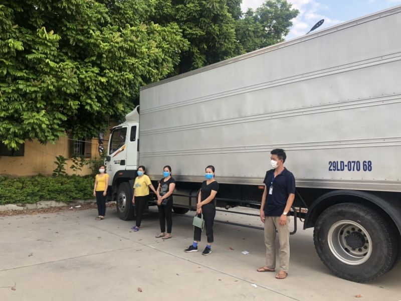 4 nữ công nhân và 1 nam lái xe bị xử phạt