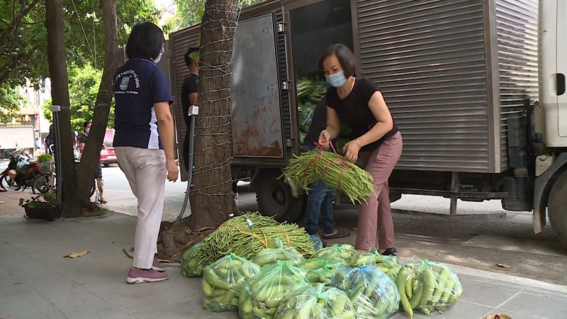 Hội LHPN quận Hà Đông hỗ trợ tiêu thụ nông sản cho bà con trong khu vực