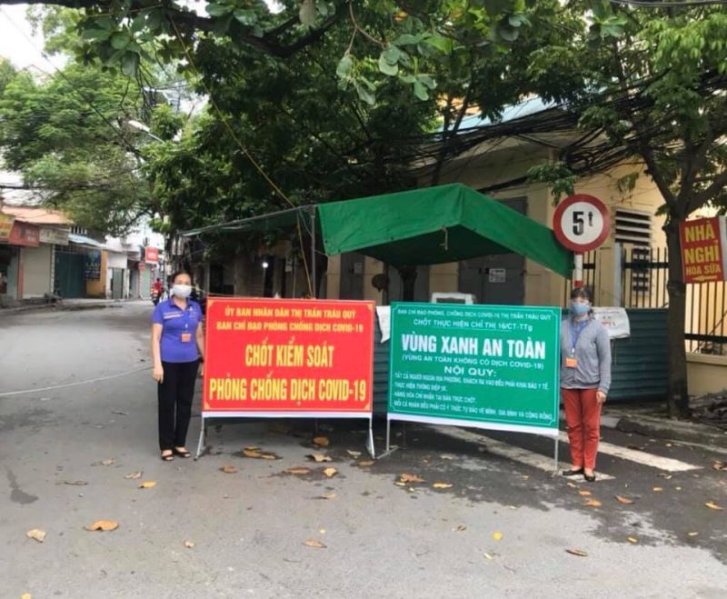 Chốt kiểm soát phòng chống dịch Covid-19 của thị trấn Trâu Quỳ