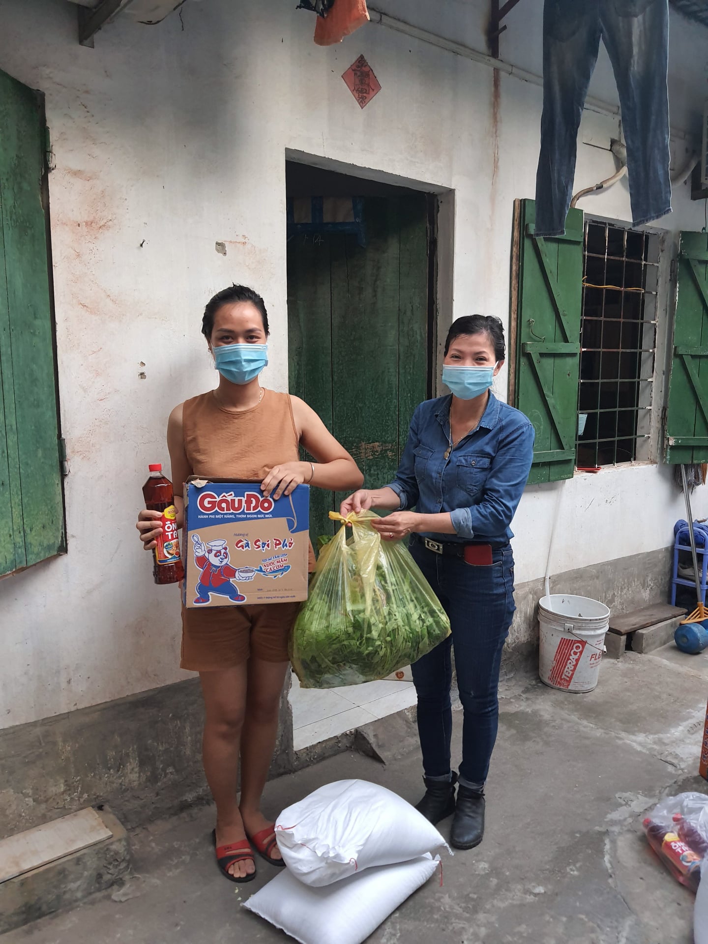 Quyết tâm không ai bị bỏ lại phía sau, không ai trên địa bàn quận bị thiếu, đói trong dịch