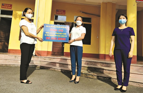 Hội LHPN huyện Ba Vì ủng hộ 89 triệu đồng gửi đồng bào các tỉnh miền Nam